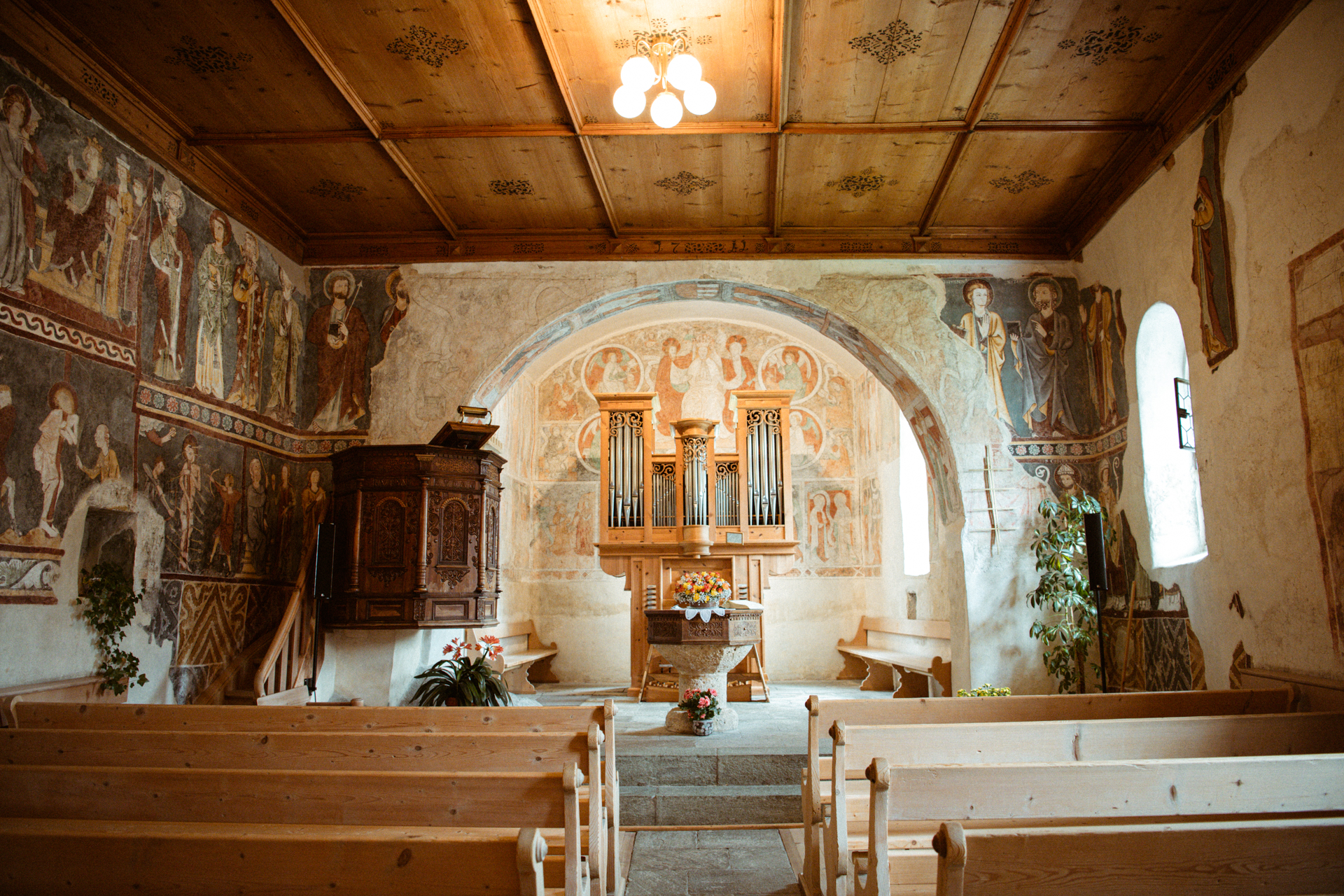 Kirchenportal Waltensburg